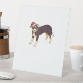 サンタハット付き犬 – クリスマおもしろいス 台座サイン (インサイチュ)