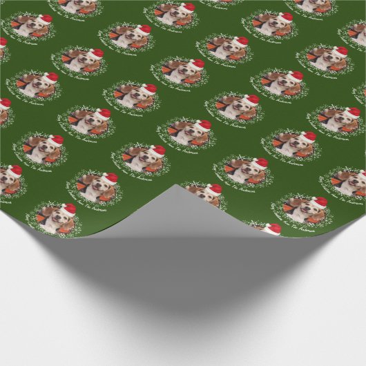 サンタハット雪の結晶グリーンクリスマスでペットの写真 ラッピングペーパー (角)