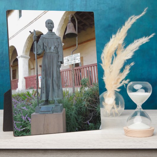 サンタバーバラ作戦のセララ神父の像 フォトプラーク (側面)