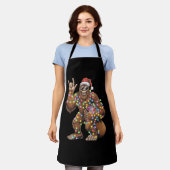 サンタビッグフットのクリスマスライトロックおもしろい エプロン (着用した状態)