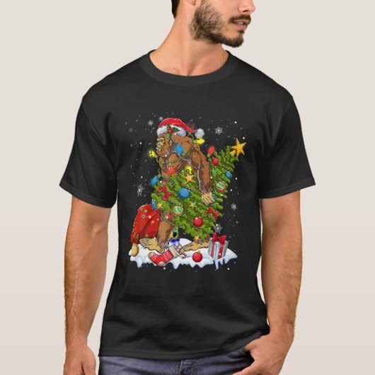 サンタビッグフートクリスマスツリーライツビッグフおもしろいット Tシャツ (正面)