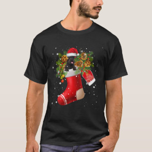 サンタミニチュアシュナウザーがクリスマスソックパジャマに Tシャツ