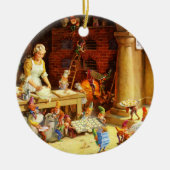 サンタ及び夫人クロース及び小妖精や小人はクッキーを焼きます セラミックオーナメント (正面)