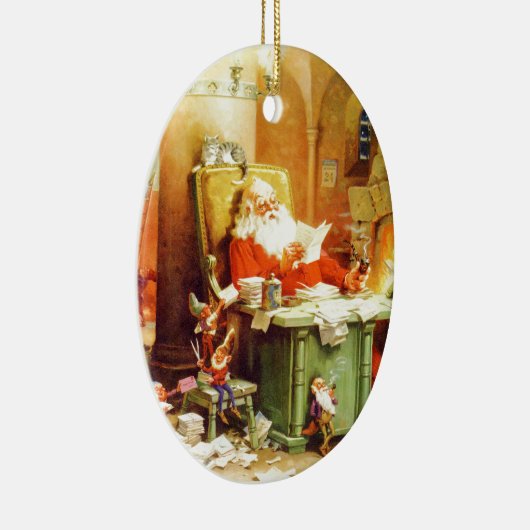 サンタ及び夫人クロース及び小妖精や小人は彼のリストを点検します セラミックオーナメント (右)