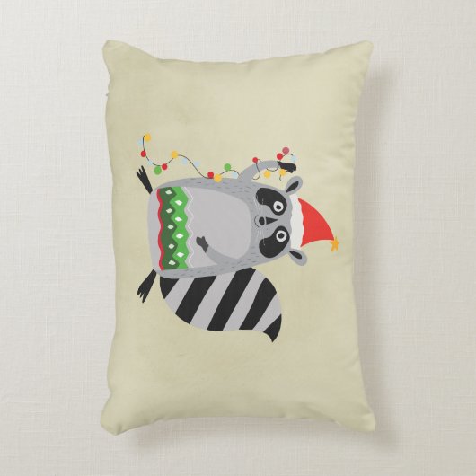 サンタ帽をかぶったラクーンがクリスマス灯に絡まった アクセントクッション (正面(垂直))