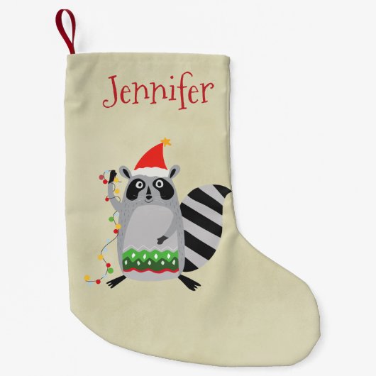 サンタ帽をかぶったラクーンがクリスマス灯に絡まった スモールクリスマスストッキング (正面)