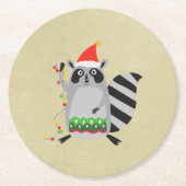サンタ帽をかぶったラクーンがクリスマス灯に絡まった ラウンドペーパーコースター (正面)