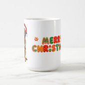 サンタ帽をかぶった元気な漫画の犬 コーヒーマグカップ (中央)