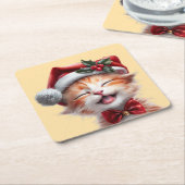 サンタ帽子と蝶ネクタイが可愛いクリスマス猫 スクエアペーパーコースター (アングル)