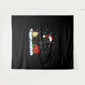 サンタ帽子のクリスマス猫の衣装を着た黒猫 タペストリー (正面(横))