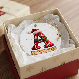 サンタ帽子の赤いクリスマス文字 A 名前 セラミックオーナメント
