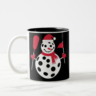サンタ帽子の雪だるま家族のクリスマスマッチング・ピックルボール ツートーンマグカップ