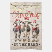 サンタ帽子をかぶった納屋の牛のクリスマス キッチンタオル (縦)