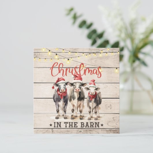 サンタ帽子をかぶった納屋の牛のクリスマス 招待状 (スタンド正面)
