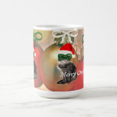 サンタ帽子をかぶった素敵なサンタ猫 コーヒーマグカップ (中央)