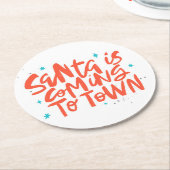 サンタ来イズトゥタウンホリデイデザイン ラウンドペーパーコースター (アングル)