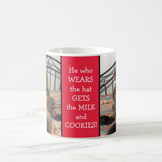サンタ猫がミルクとクッキーを手に入れるクリスマスマグ コーヒーマグカップ (中央)