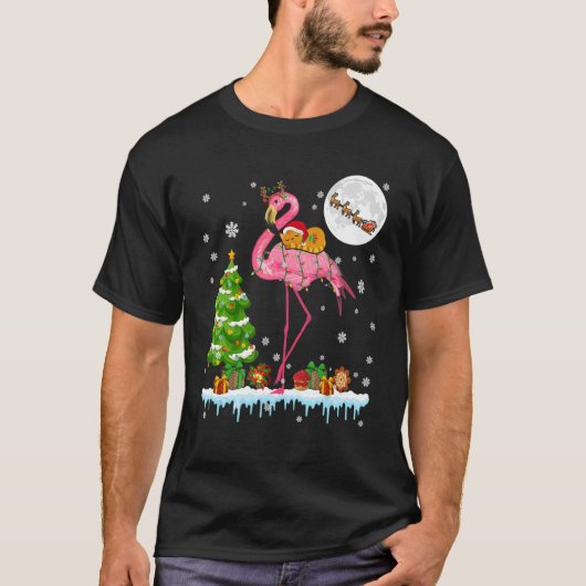 サンタ猫リディングトナカイのフラミンゴクリスマスツリー Tシャツ (正面)