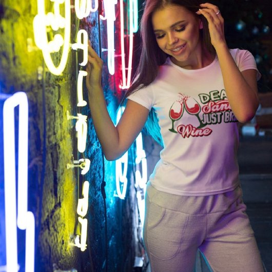 サンタ親愛がワインクリスマスパーティーを持ってくる Tシャツ