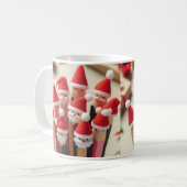 サンタ・イン・ペンシルAマグホリデー・スピリット満載/マグカップ コーヒーマグカップ (正面左)