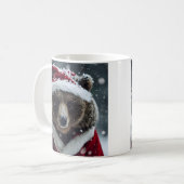 サンタ・クロースの衣装を着たグリズリーベアコーヒー コーヒーマグカップ (正面左)