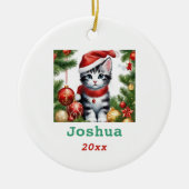 サンタ・ハットで個性化された可愛いクリスマス猫 セラミックオーナメント (正面)