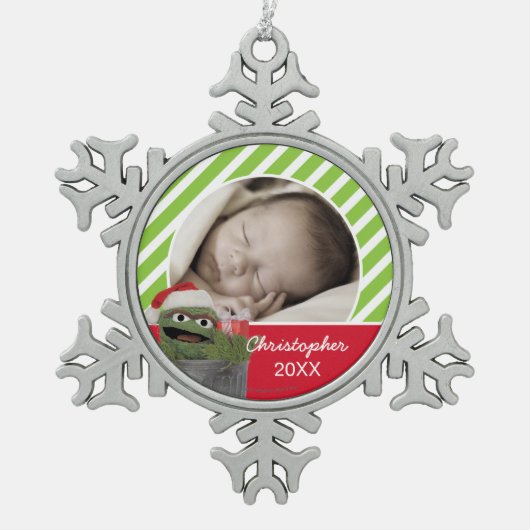 『サンタ・ハット・オスカー・ザ・グルーフ』 |名前の追加 スノーフレークピューターオーナメント (正面)