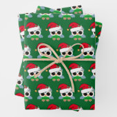 サンタ・ハット・グリーン・キッズの可愛いクリスマスフクロウ ラッピングペーパーシート (インサイチュ)