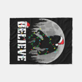 サンタ ビッグフット クリスマス ライト ユニーク サスクワッチ 信じる フリースブランケット (正面(横))