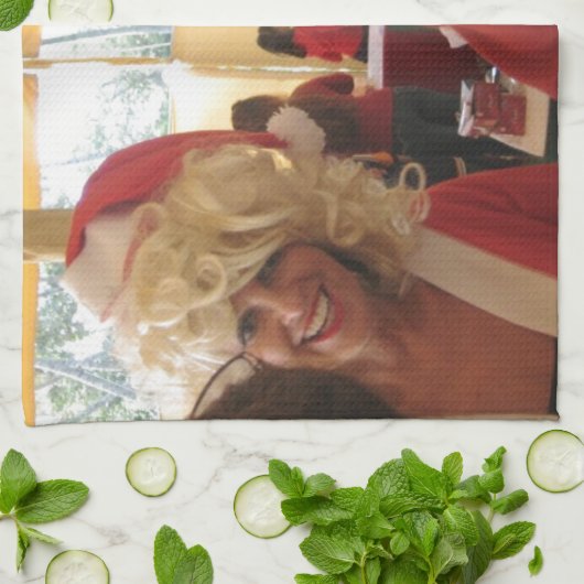 サンタ&ミセスクロースクリスマスお祝い-フェスティバル キッチンタオル (折り畳み)