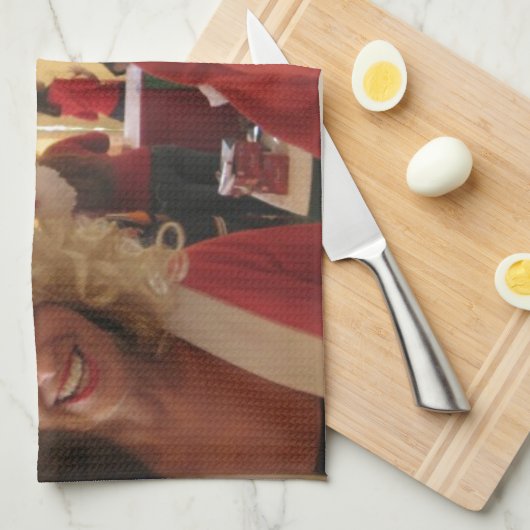 サンタ&ミセスクロースクリスマスお祝い-フェスティバル キッチンタオル (四つ折り)