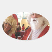 サンタ&ミセスクロースクリスマスお祝い-フェスティバル 楕円形シール (正面)