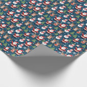 サンタ、ルドルフ、雪だるま、そしてクリスマスツリー ラッピングペーパー (角)