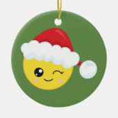 サンタEmojiのクリスマスのオーナメントのまばたき セラミックオーナメント (正面)
