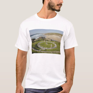 サンダイヤルとペラン・ビーチ、ペランポース、コーンウォール州 Tシャツ