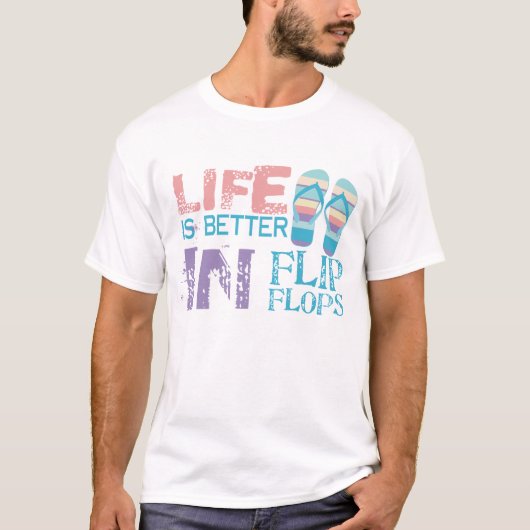サンダルで過ごすのが最高 Tシャツ (正面)