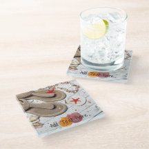 サンダル、貝類、ヒトデのビーチ