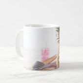 サンダルaの近くのパイナップルのミニマリスト写真 コーヒーマグカップ (正面左)