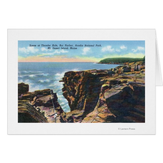 サンダーホールの砂漠の島を望む山 (正面横)