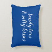 サンディのつま先と塩辛いキスアクセント枕 アクセントクッション (正面(垂直))