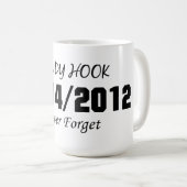 サンディのホックは決して忘れません コーヒーマグカップ (正面右)