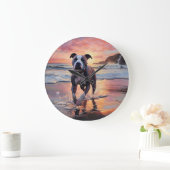 サンディアメリカン（犬）スタッフォードドッグオンビーチサンセット ラージ壁時計 (ホーム)