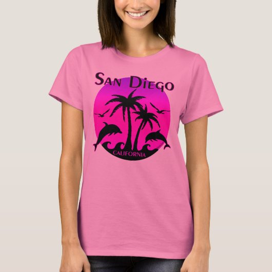 サンディエゴのカリフォルニアのショッキングピンク Tシャツ (正面)