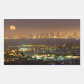 サンディエゴのスカイライン上の月の出 長方形シール (正面)