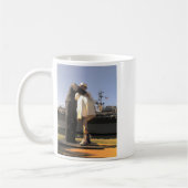 サンディエゴの船員のキスをするなナース コーヒーマグカップ (左)