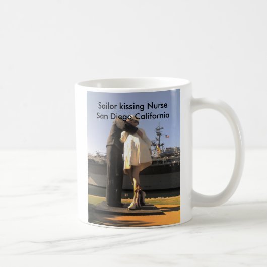 サンディエゴの船員のキスをするなナース コーヒーマグカップ (右)