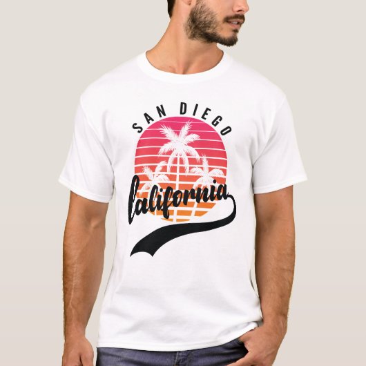 サンディエゴ，カリフォルニアレトロサンセットメンズTシャツ Tシャツ (正面)