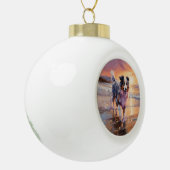 サンディオーストラリアシェパードドッグオンビーチサンセット セラミックボールオーナメント (左)