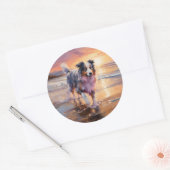 サンディオーストラリアシェパードドッグオンビーチサンセット ラウンドシール (封筒)