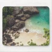 サンディビーチコーブアンドグリーンツリーズ、岩&海 マウスパッド (正面)